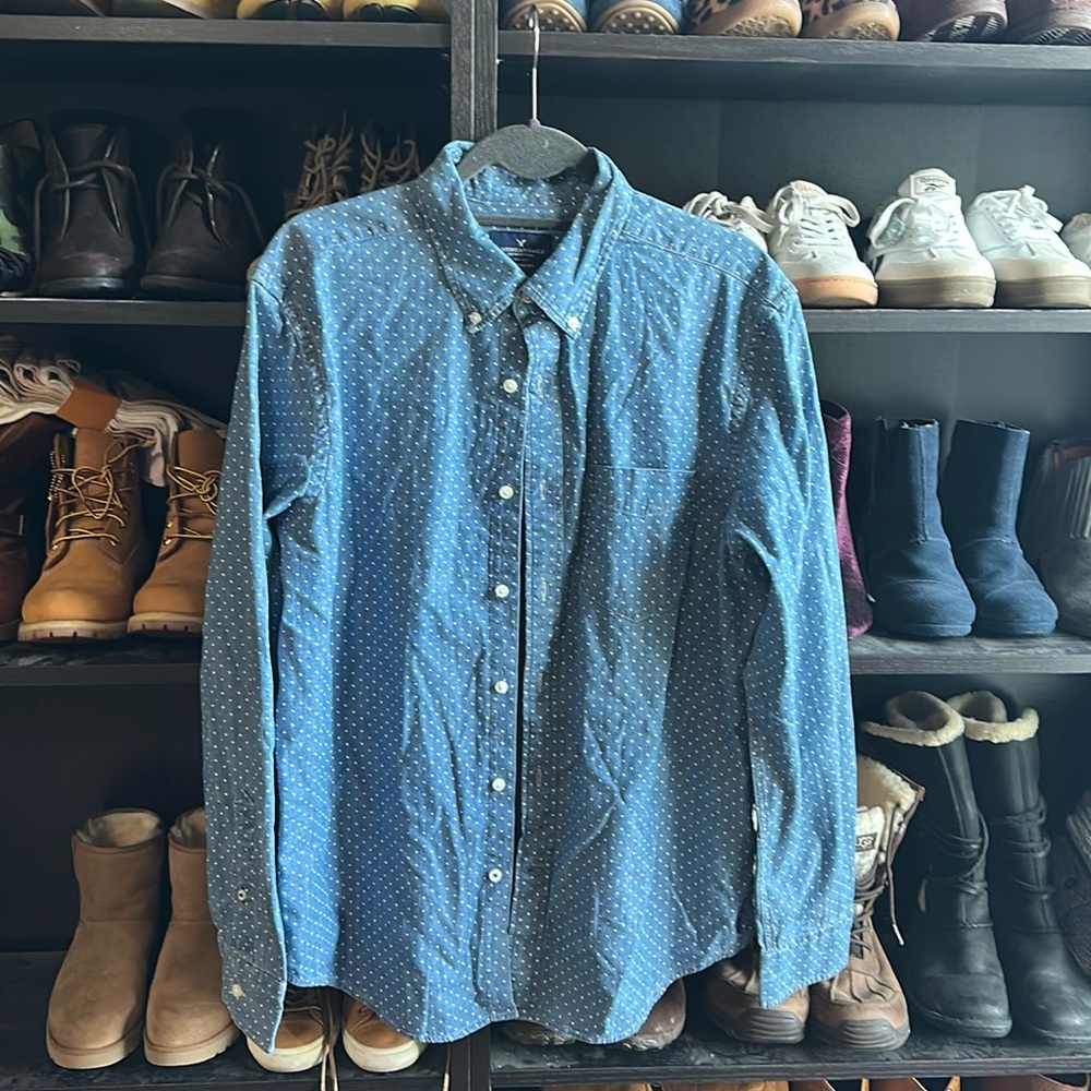 American Eagle Shirt Men's Medium Classic Fit Long Sleeve Polka Dot Chambray